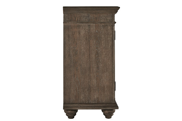 Johnelle Dining Server